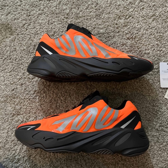 Yeezy 700 MNVM orange - Picture 3 of 6